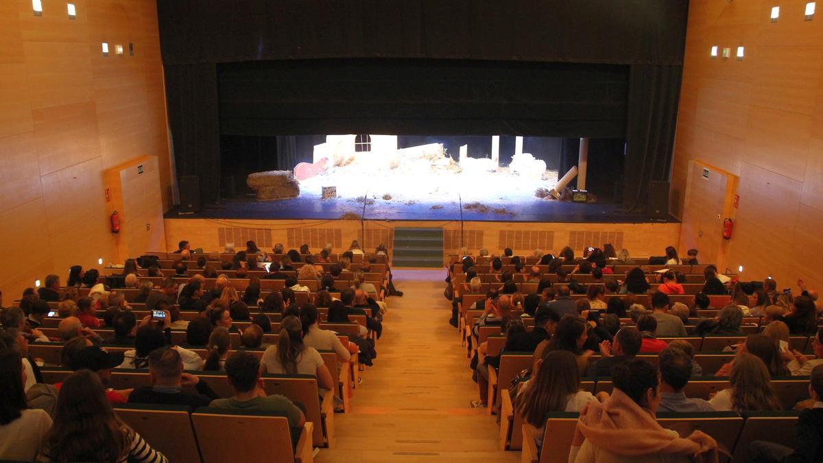 Auditorio del Centro Cultural Virgen del Carmen durante la representación