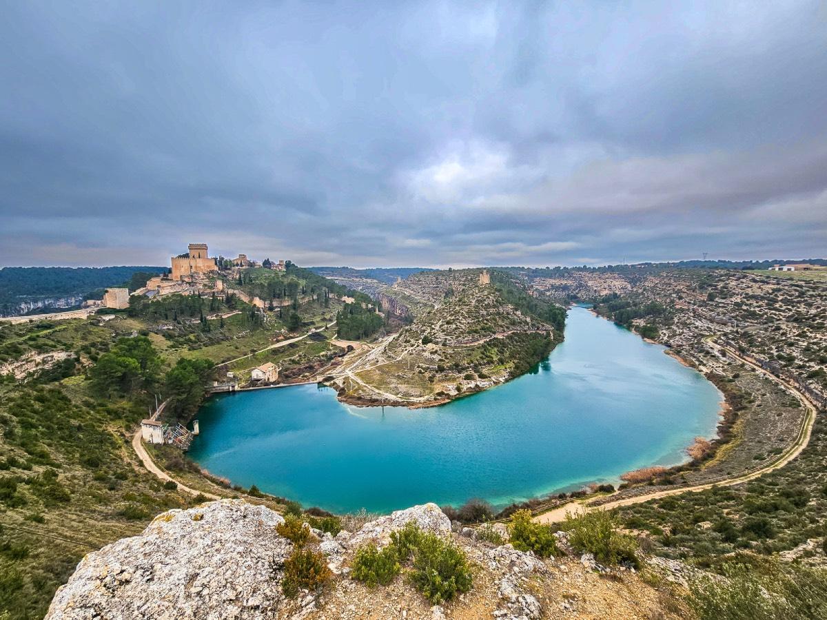 La villa medieval de Alarcón sobre el río Júcar