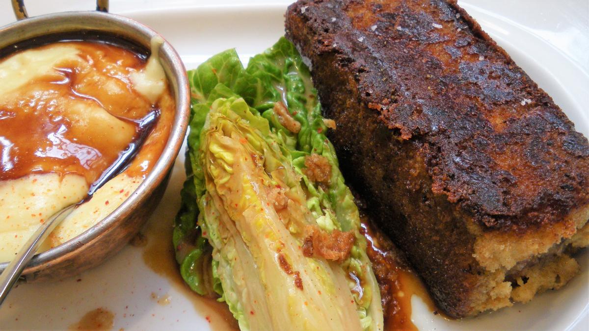 Las manitas de cerdo deshuesadas rellenas de col de Le Comptoir.