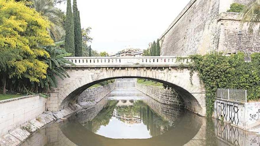 Este puente, obra de Eusebio Estada, lucirá la placa conmemorativa.