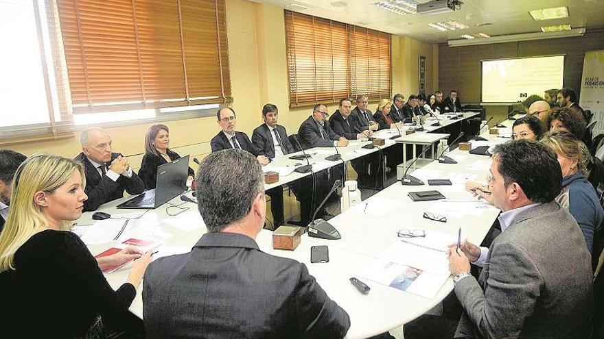 Un momento de la reunión, ayer, del Comité de Vigilancia del Coronavirus.