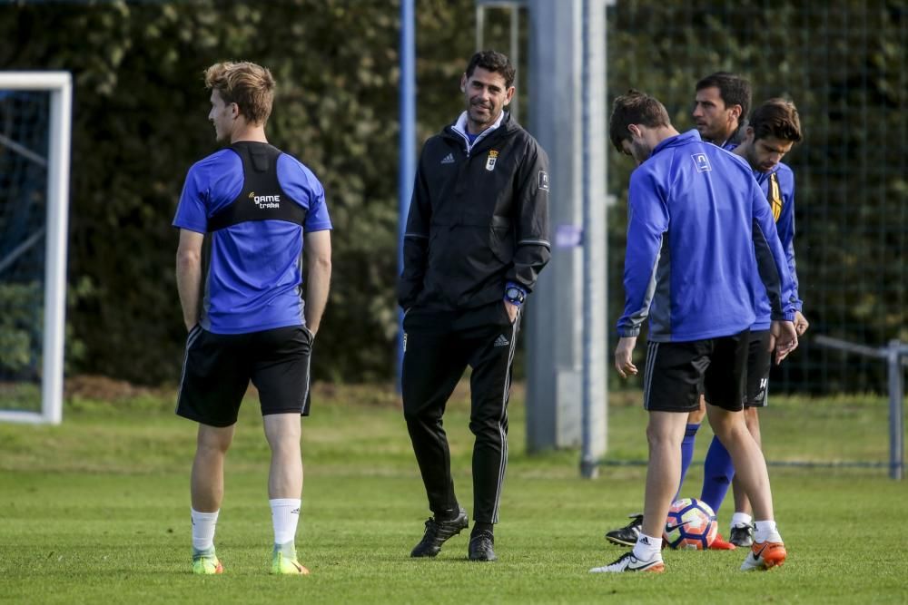 Entrenamiento a puerta cerrada del Real Oviedo en El Requexón