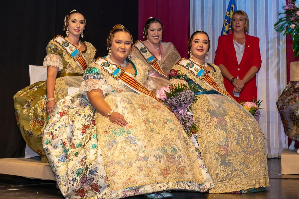 Corte de honor de la Fallera Mayor de Benetússer.