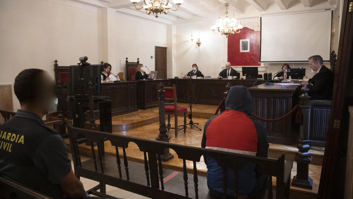 Un momento del juicio celebrado este lunes en la Audiencia Provincial.