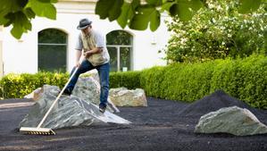 Jardín zen en Madrid para homenajear a los afectados por el volcán de La Palma.