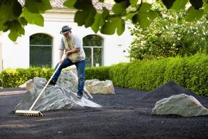 Jardín zen en Madrid para homenajear a los afectados por el volcán de La Palma.