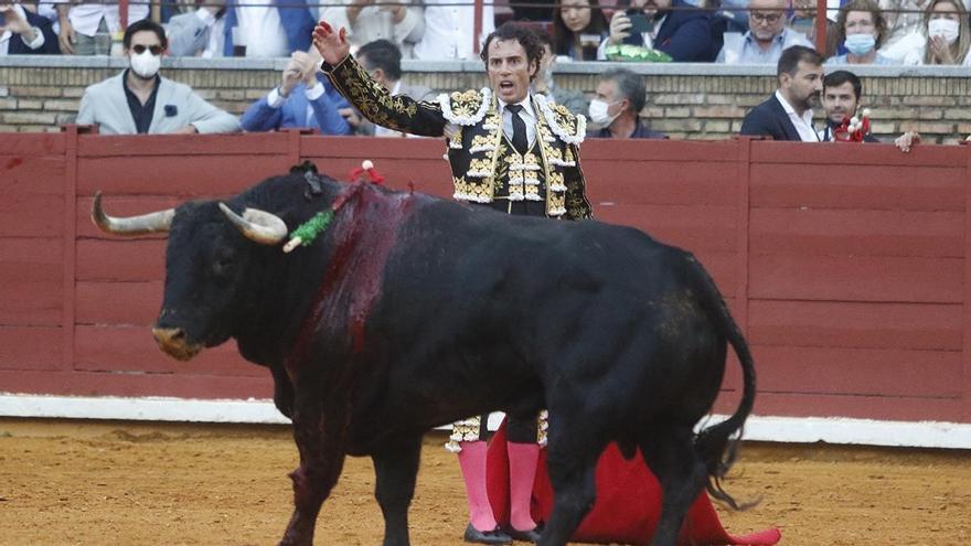 Finito de Córdoba sale a hombros en la reinaguración de la plaza de Écija