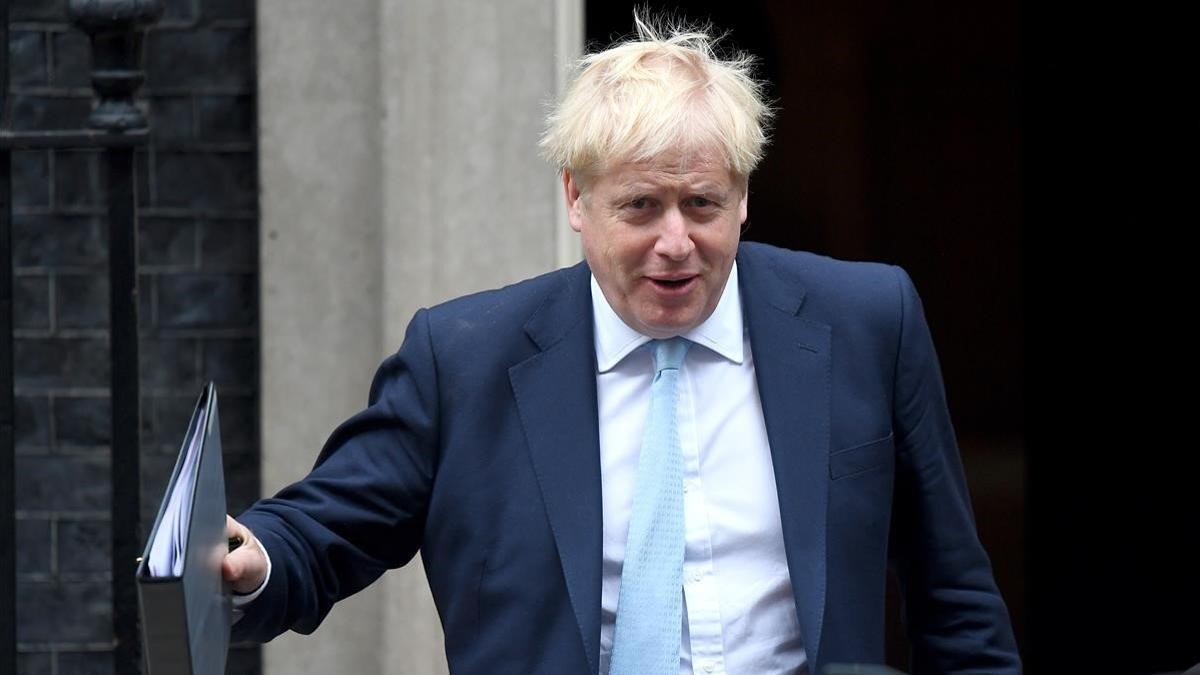 El primer ministro británico, Boris Johnson, abandona su residencia oficial este jueves.