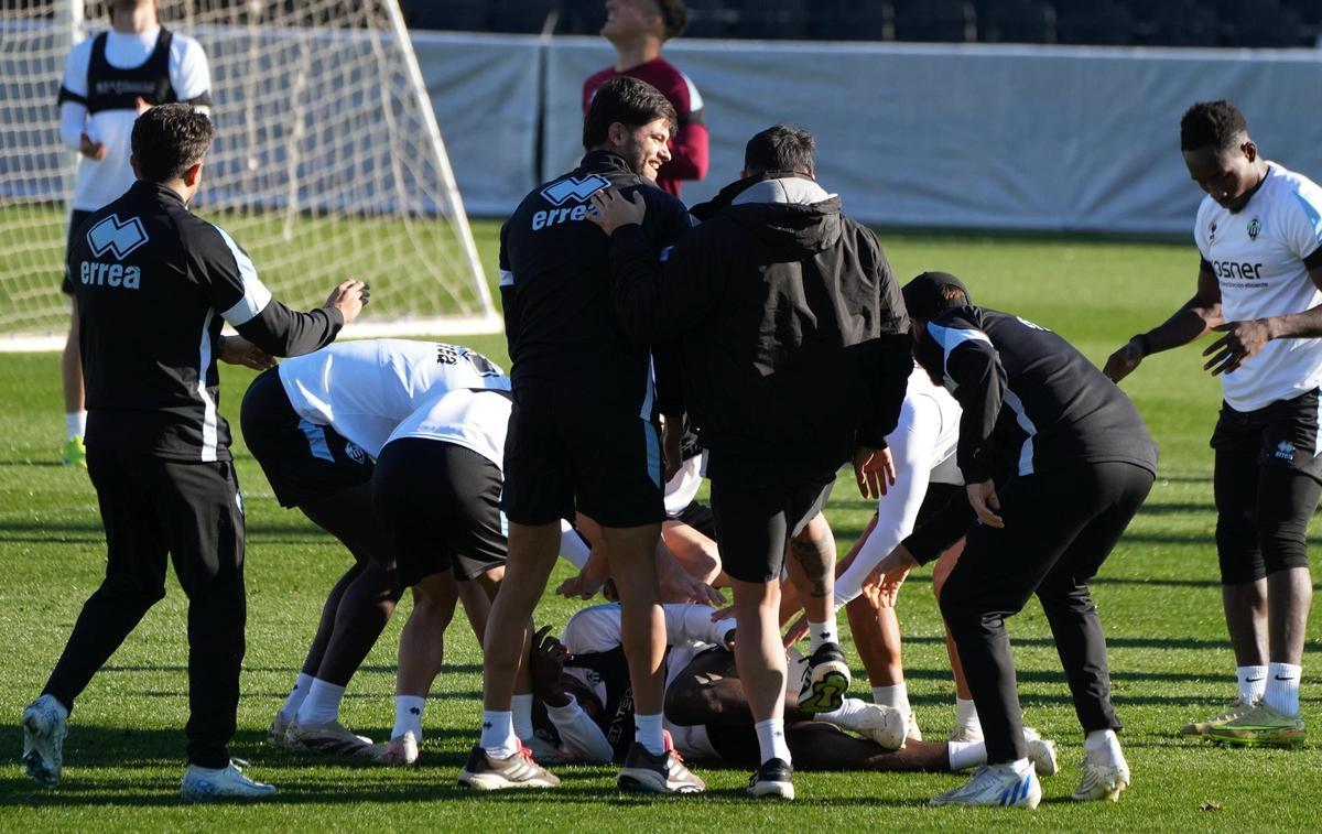 Galería | El entrenamiento del CD Castellón en imágenes, con el Leganés entre ceja y ceja