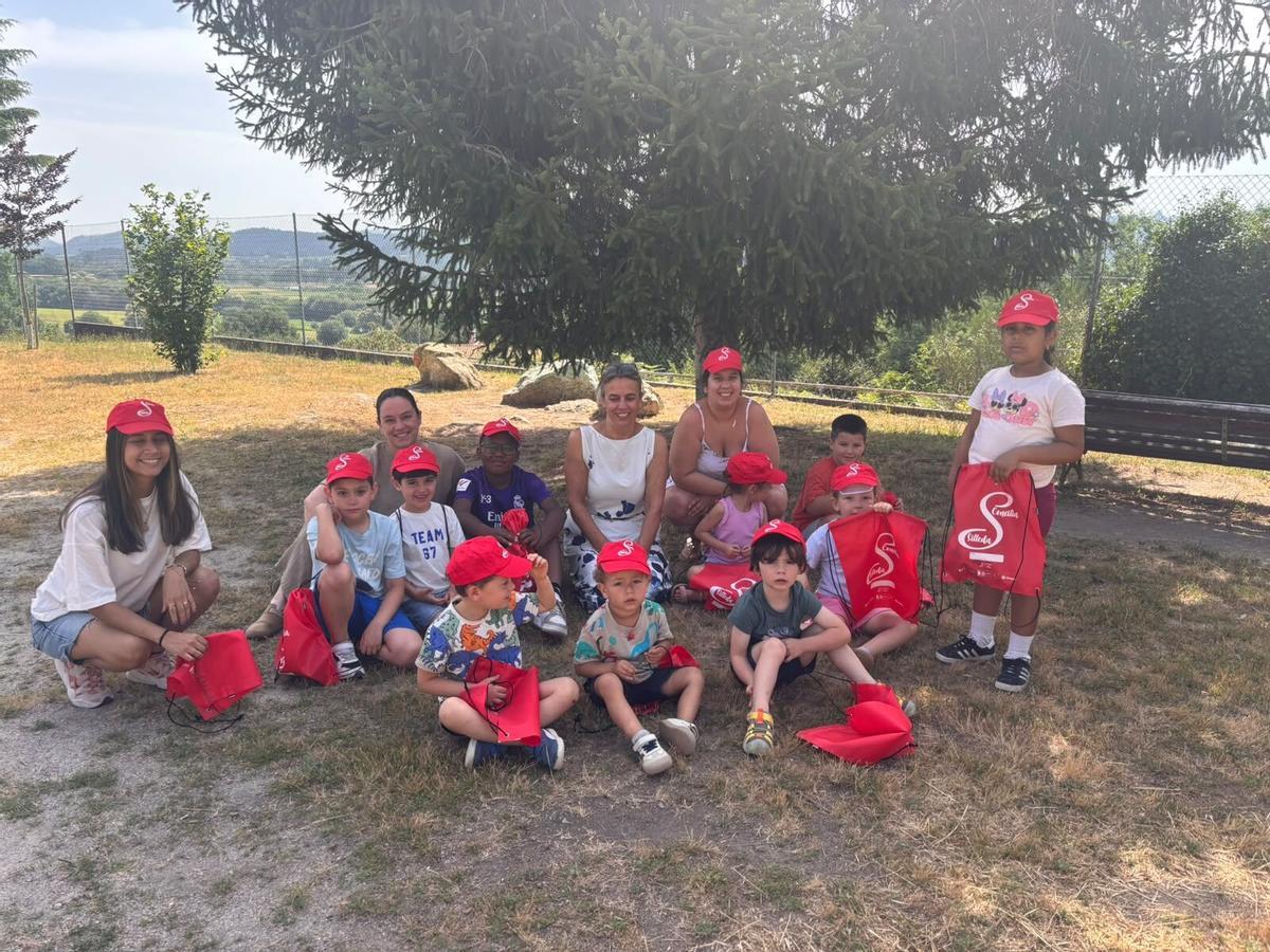Visita al campamento de A Bandeira.