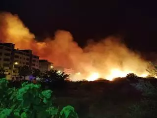 Fotogalería | Imágenes del incendio en Plasencia esta madrugada