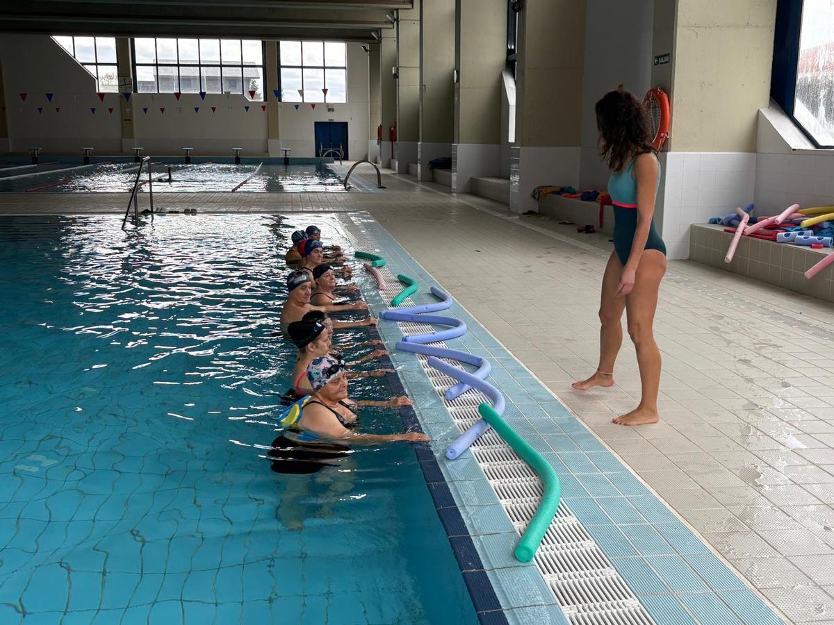 Taller de acuaterapia en la piscina de Tineo el pasado mes de noviembre.