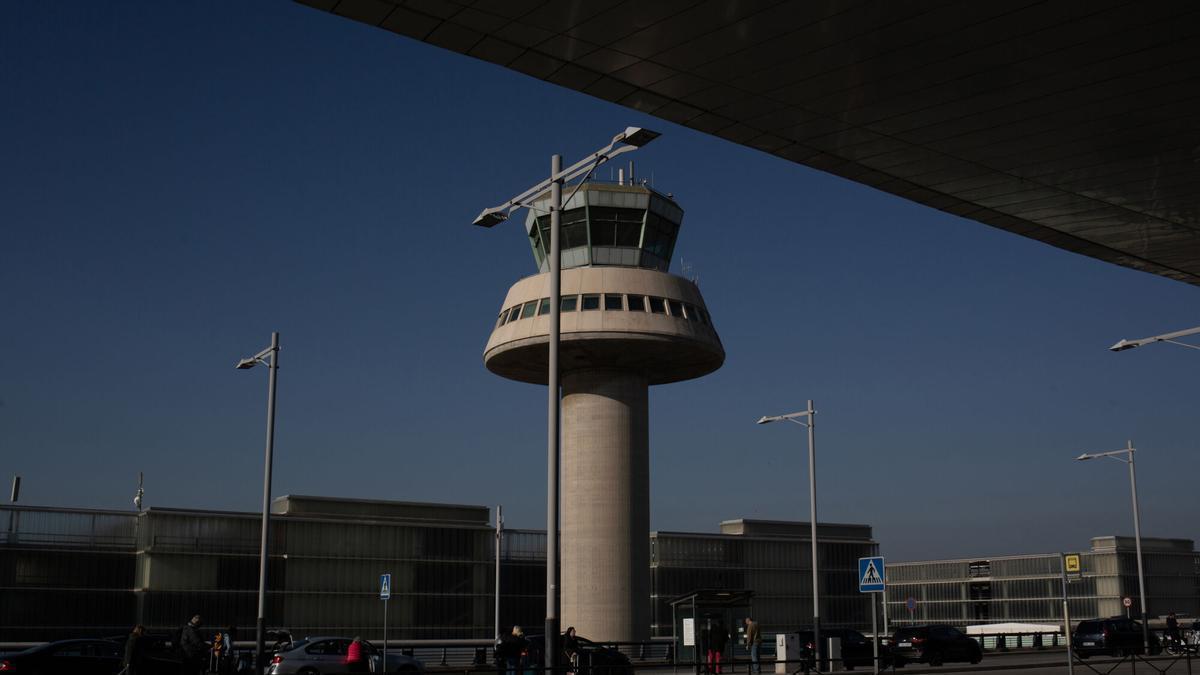Vuelos cancelados y retrasos de hasta cuatro horas en el aeropuerto de Barcelona por las tormentas