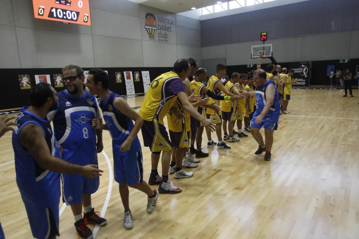 Partido entre los actores de 'Campeones' y el equipo de Burjassot que inspiró la película