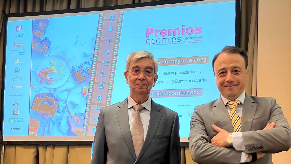 El presidente de Corderex, Mario Mera Gómez-Bravo y el director técnico, Raúl Muñiz, recogen el galardón Euroganadería 2022.
