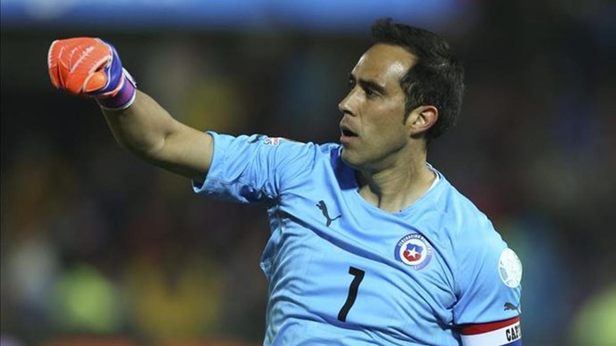 Claudio Bravo es el portero y el capitán de Chile