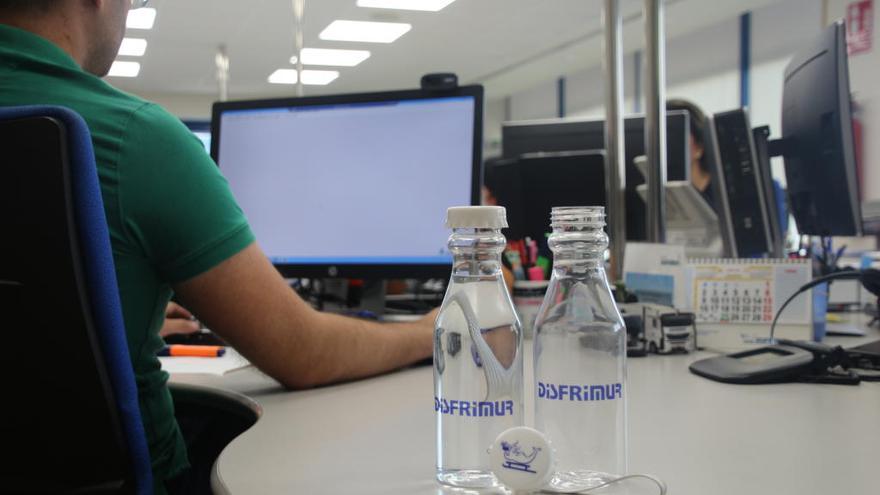 Las botellas rellenables se entregarán a todos los trabajadores para evitar el consumo de plástico