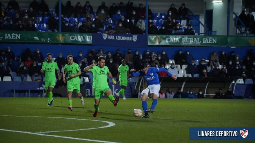 Paso atrás del Atlético Baleares tras caer ante el Linares