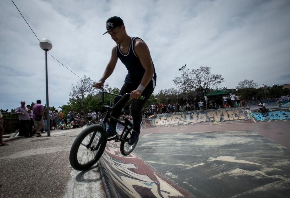 Alacant Desperta vuelve tras nueve años de ausencia y llena el parque alicantino de cultura urbana