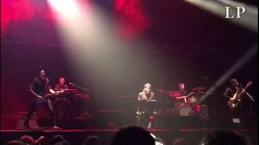 Así comenzó el concierto de Andrés Calamaro en el Gran Canaria Arena