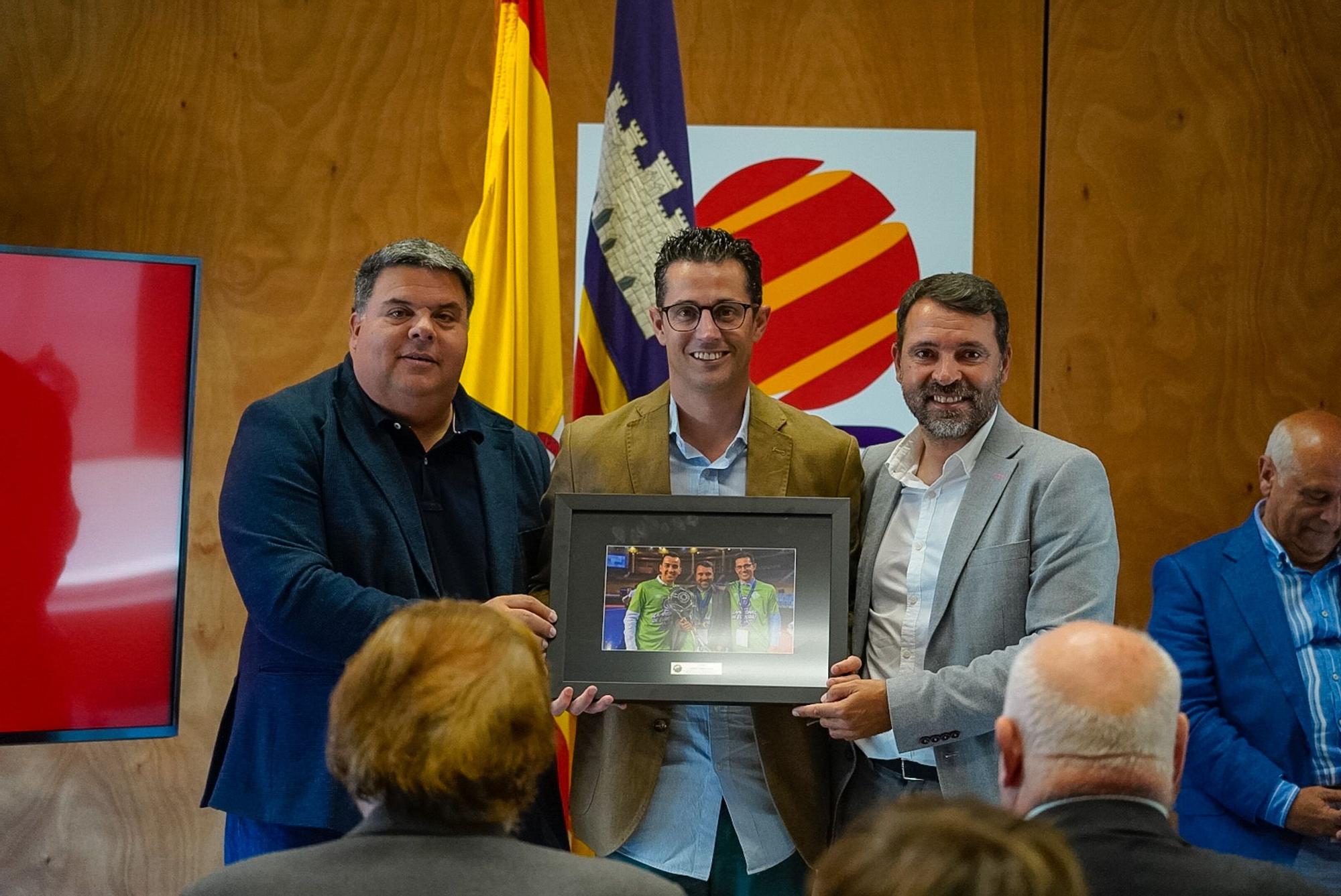 La balear de Fútbol homenajea al Mallorca Palma Futsal por el título de la Copa de Europa