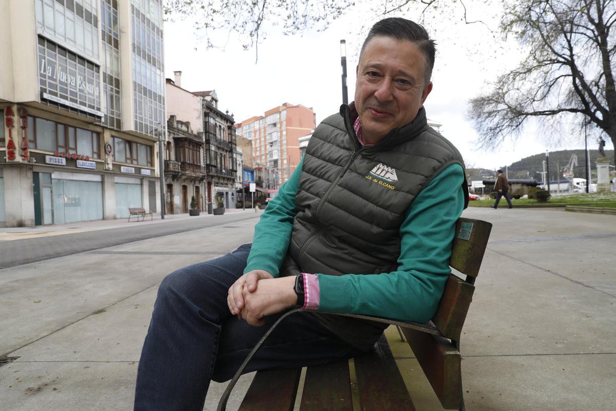 Ramón García Varela, ayer, en el parque del Muelle.