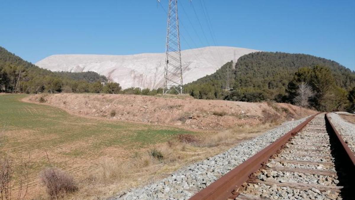El runam del Cogulló vist des de l'antiga línia de transport de potassa des de Sallent
