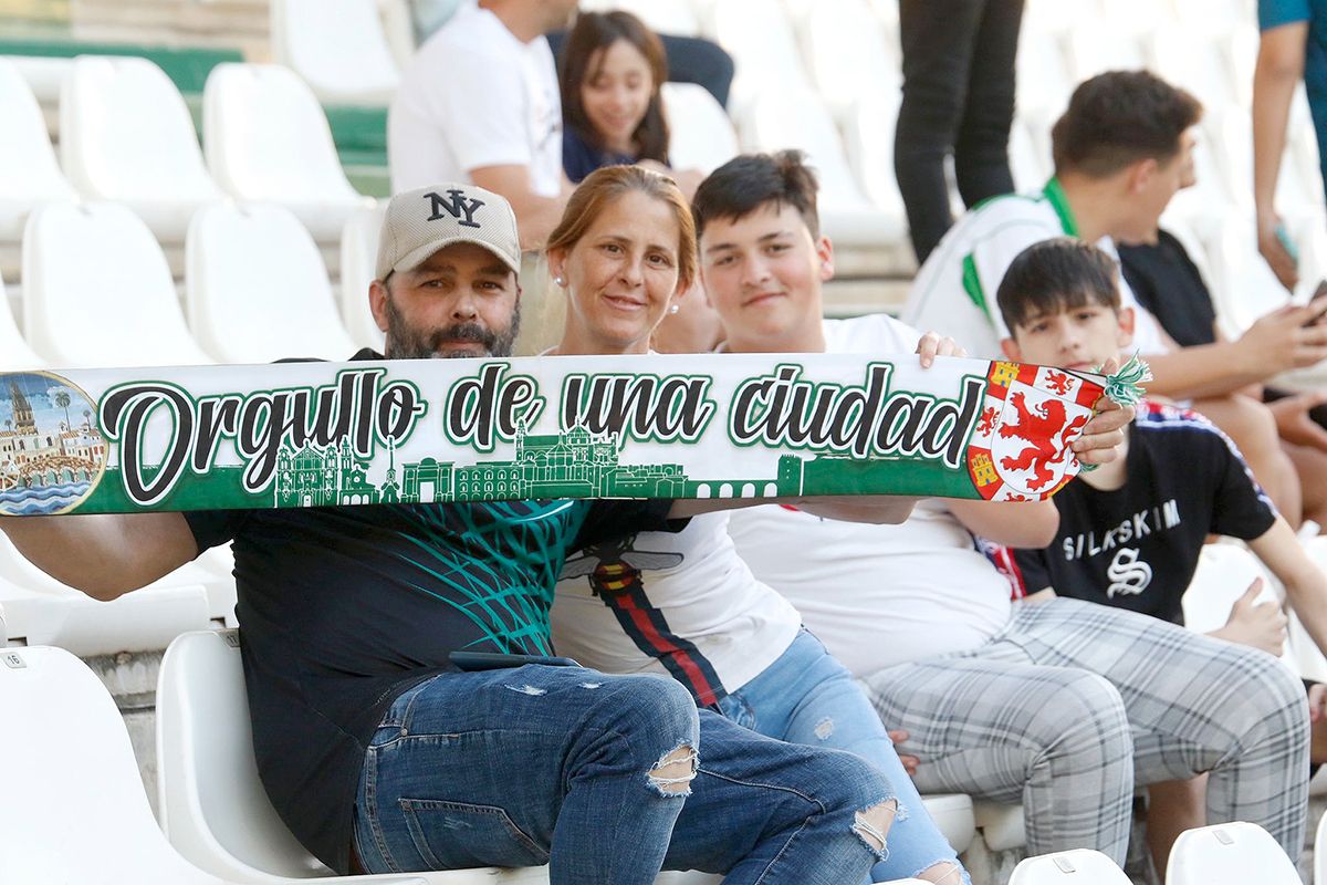 Las imágenes de la afición en el Córdoba CF - Racing de Ferrol