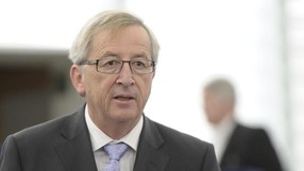 El presidente del Eurogrupo, Jean-Claude Juncker (i), durante su comparecencia en el Parlamento Europeo, el miércoles, en Estrasburgo.