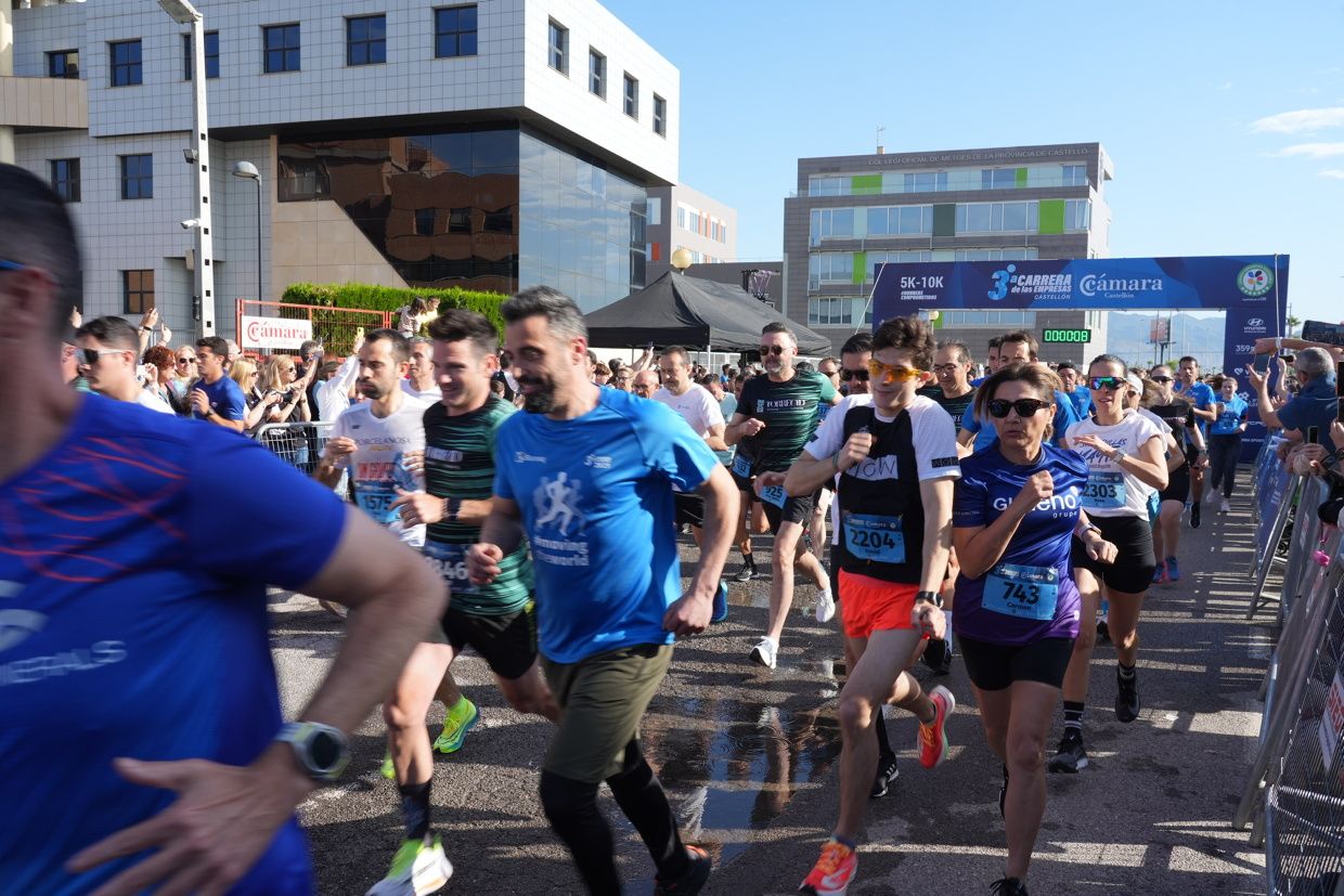 Búscate en las fotos de la Carrera de las Empresas en Castellón