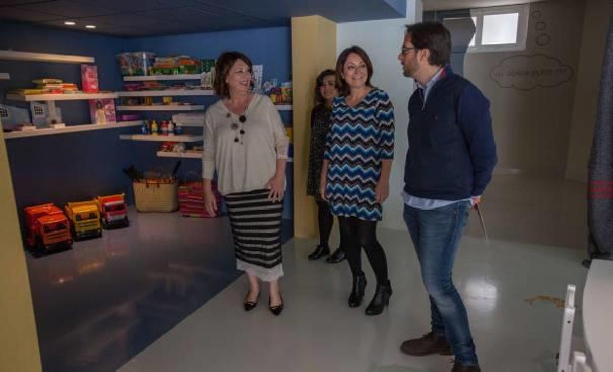 Los impulsores del proyecto y Rocío Ramos Paúl, ayer en las instalaciones de El Raval.