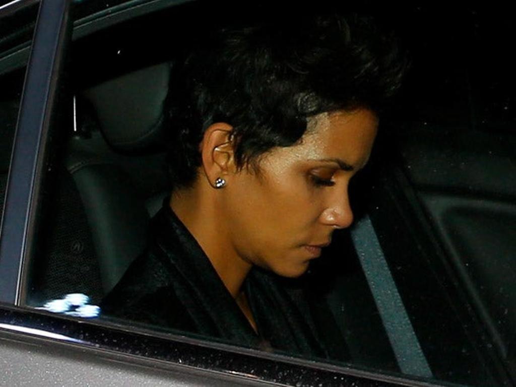 halle berry triste