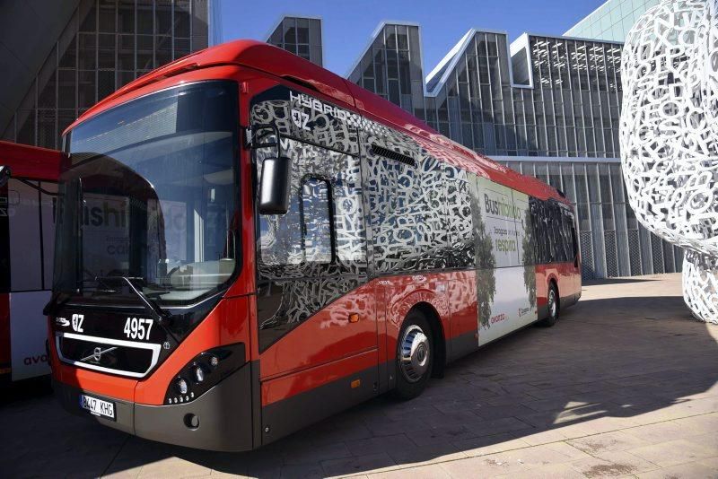 Presentación de la nueva flota de autobuses híbridos de Zaragoza