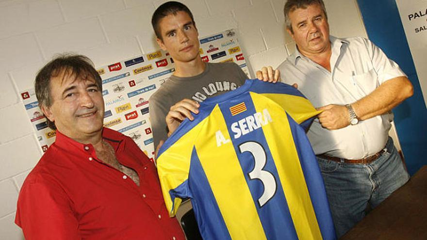 Albert Serra va ser presentat ahir com a nou jugador del Palamós.
