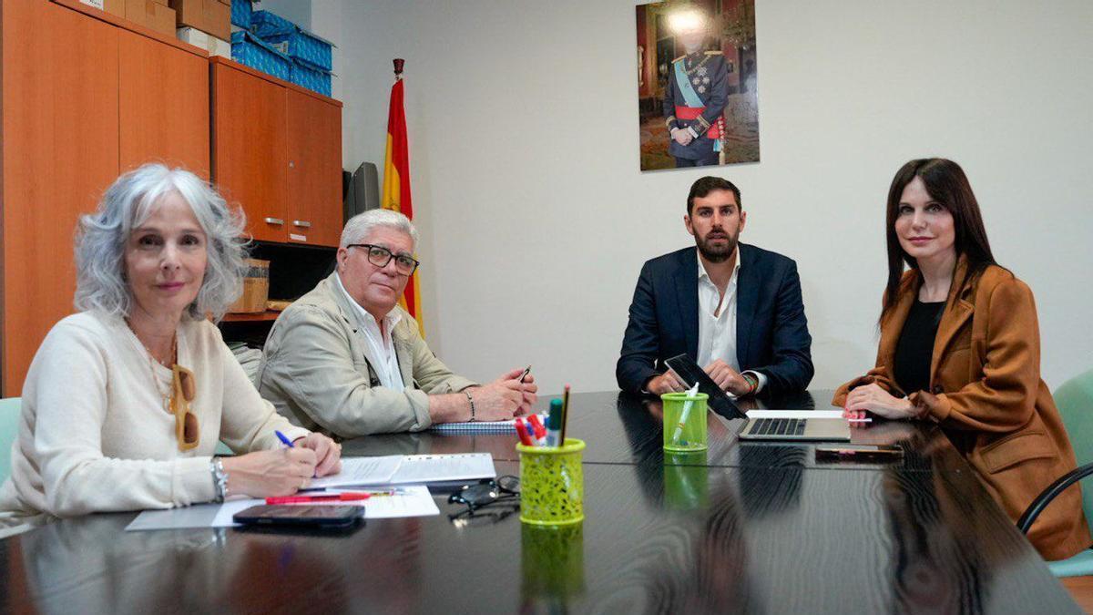 Antelo y Sánchez (d) se reunieron con representantes del Sindicato Médico de la Región.