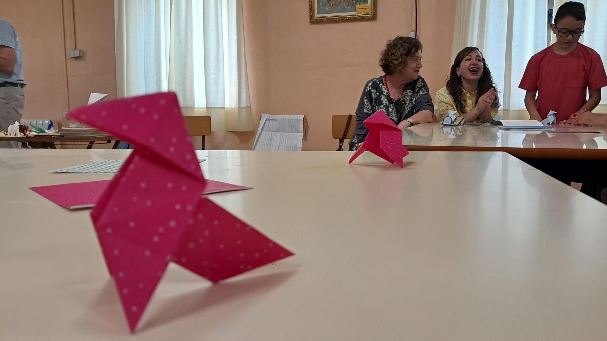 GALERÍA | Villafáfila despide las fiestas de San Isidro con un taller de papiroflexia