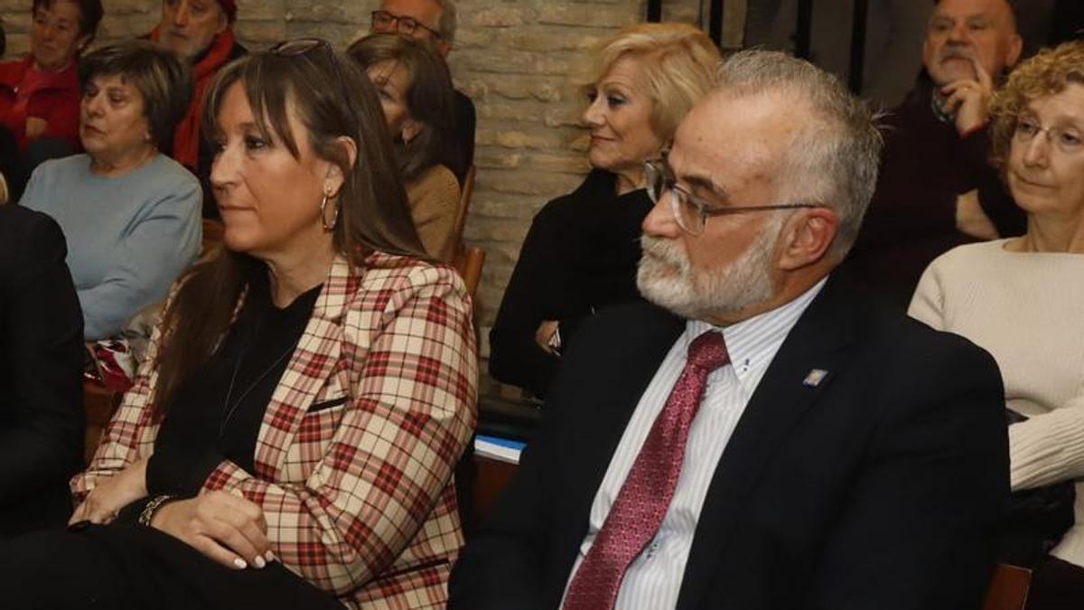 La consejera de Sanidad, Sira Repollés, y el lugarteniente del Justicia, este miércoles durante la presentación del libro del Doctor Vidal.