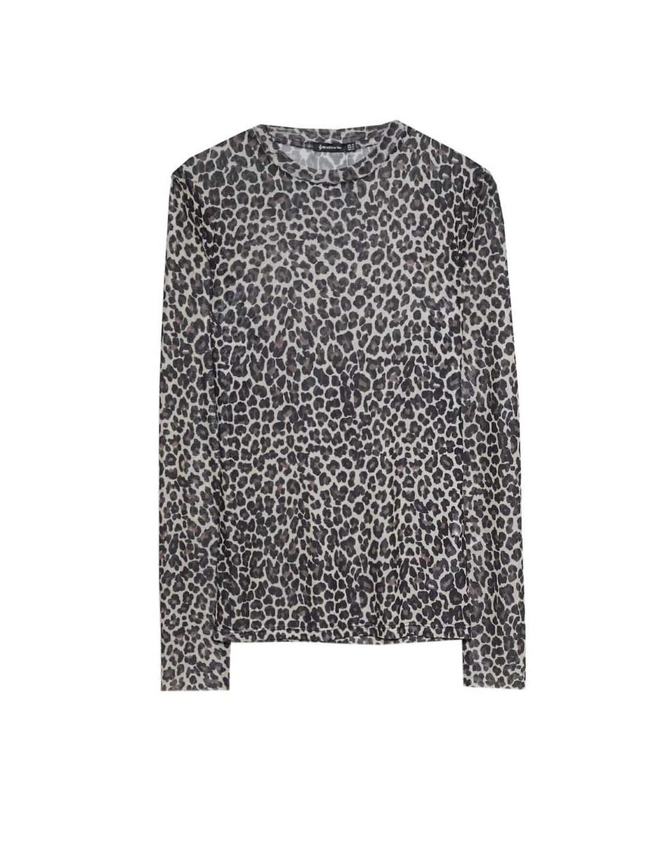 Camiseta tul leopardo de Stradivarius. (Precio: 9, 99 euros)