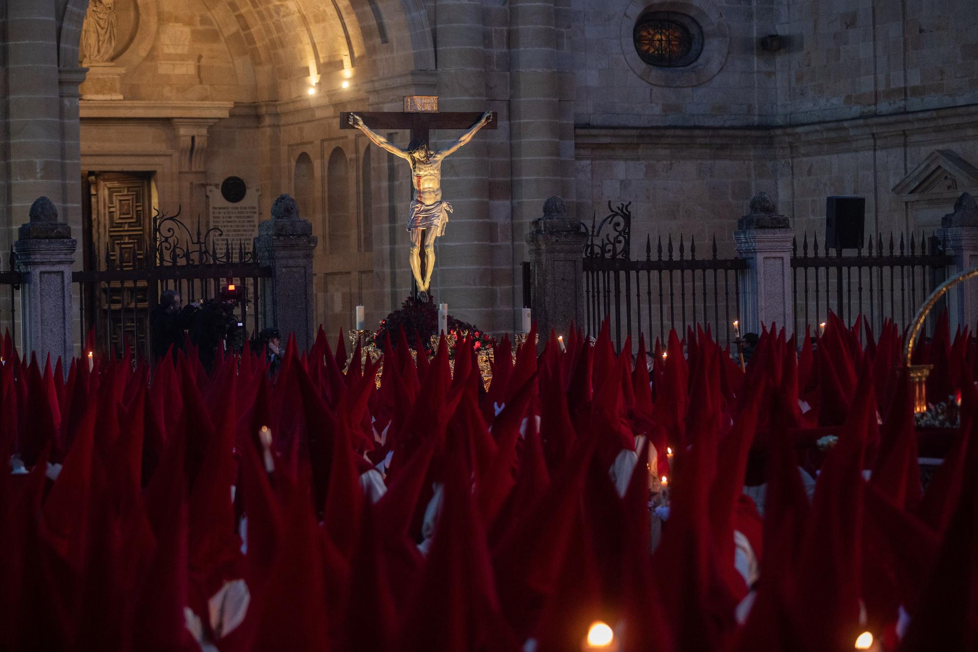 GALERÍA | Así ha sido el juramento de la Cofradía del Silencio