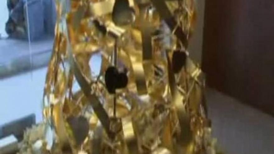 Un árbol de navidad hecho de oro en Tokio: dos millones de dólares