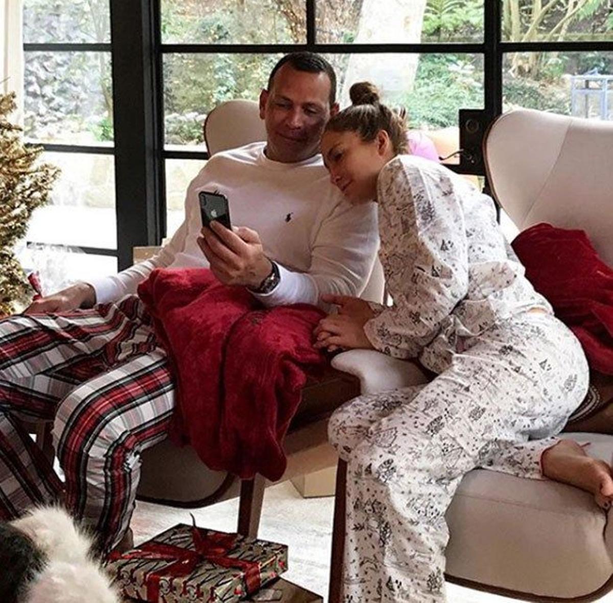 Jennifer Lopez y Alex Rodriguez, la Navidad en pijama