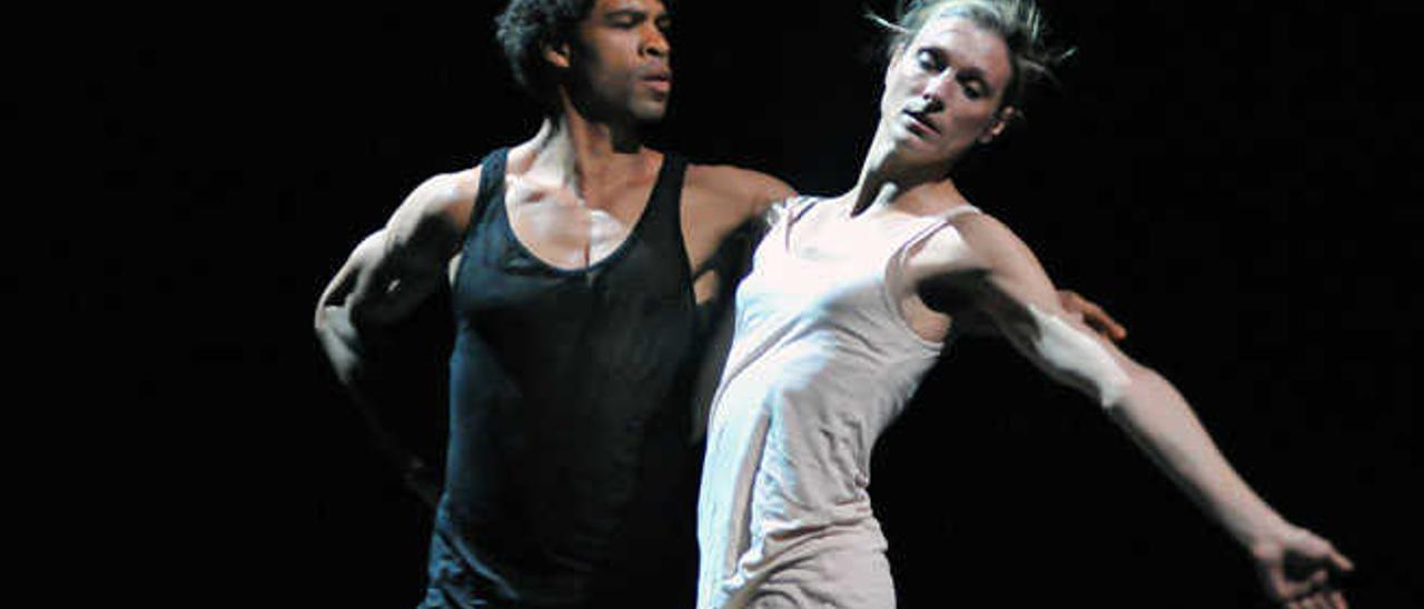 Yanowsky y Acosta conjugan danza clásica y moderna en &#039;On Before&#039;