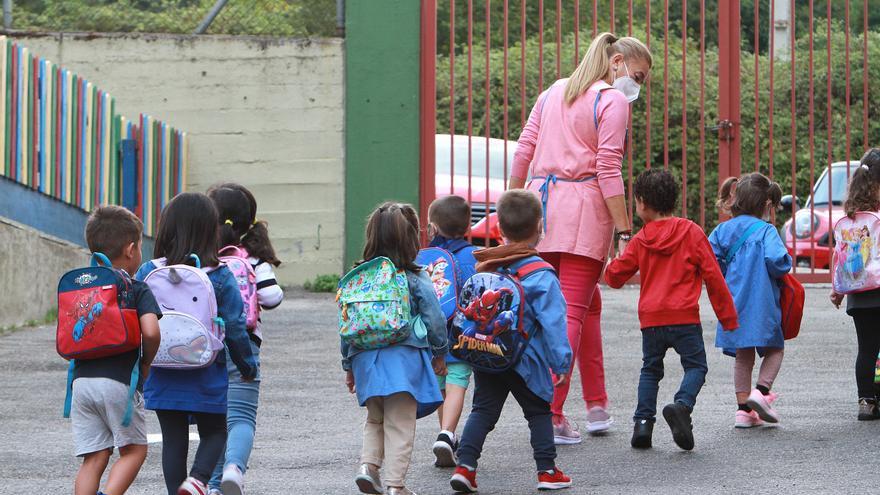 ¿En qué se diferencia un niño de un colegio público a uno del privado?: la reflexión viral de la dependienta de una tienda de golosinas