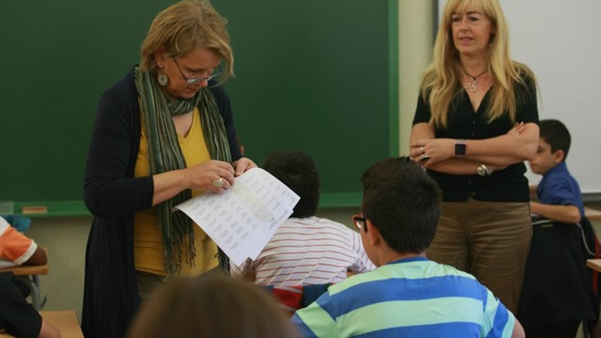 Inicio de las pruebas de competencias en el CEIP Farigola de Barcelona.