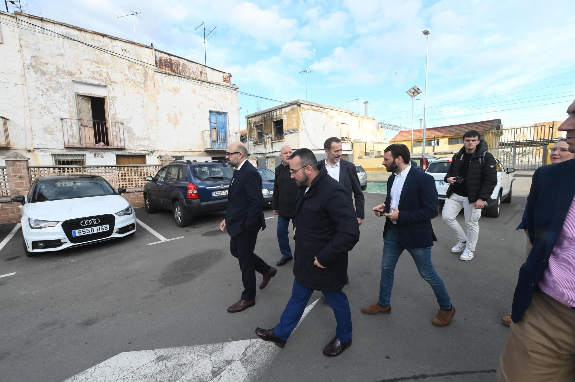Galería: El presidente de Adif, Pedro Marco de la Peña, conoce in situ los problemas de la estación de Vila-real