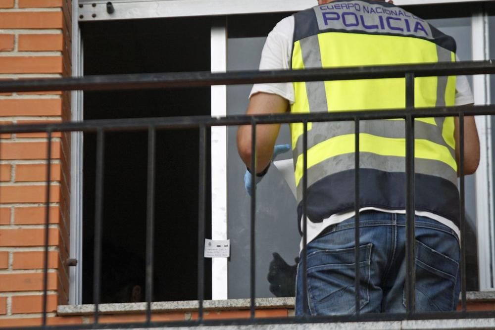 Le pegan un tiro en el cuello para robarle en su casa de Zarandona