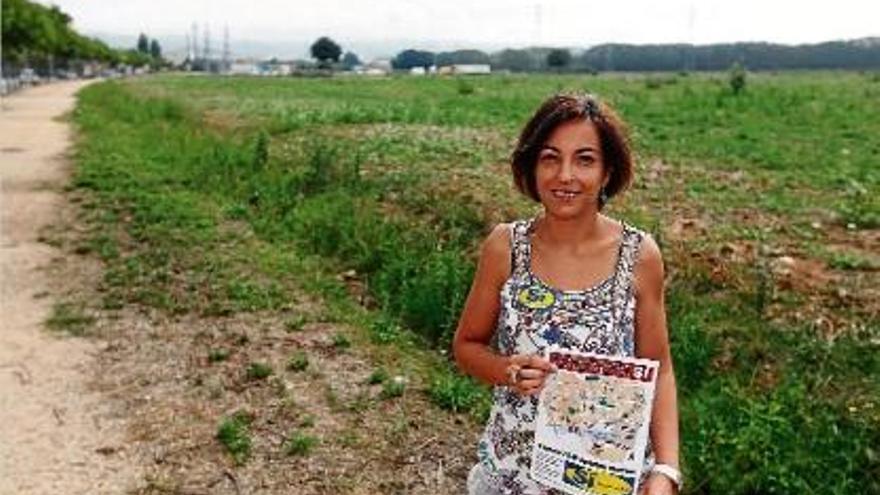 La portaveu del PSC a Salt, Iolanda Pineda, ahir, als terrenys del sector sud de Salt.