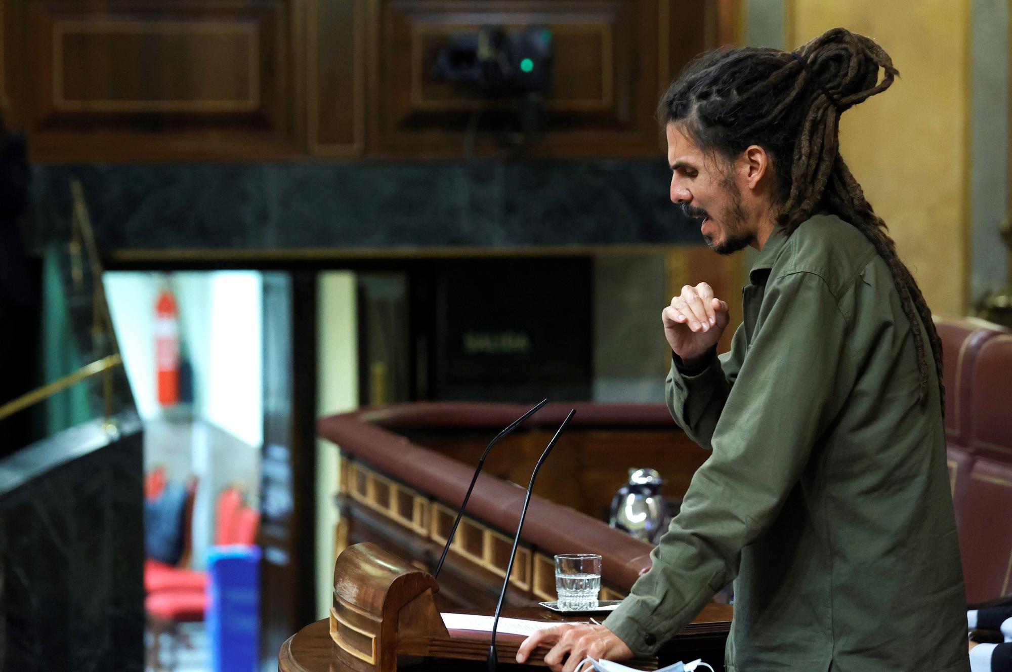 El diputado de Unidas Podemos Alberto Rodríguez interviene en el pleno en el Congreso de los Diputados