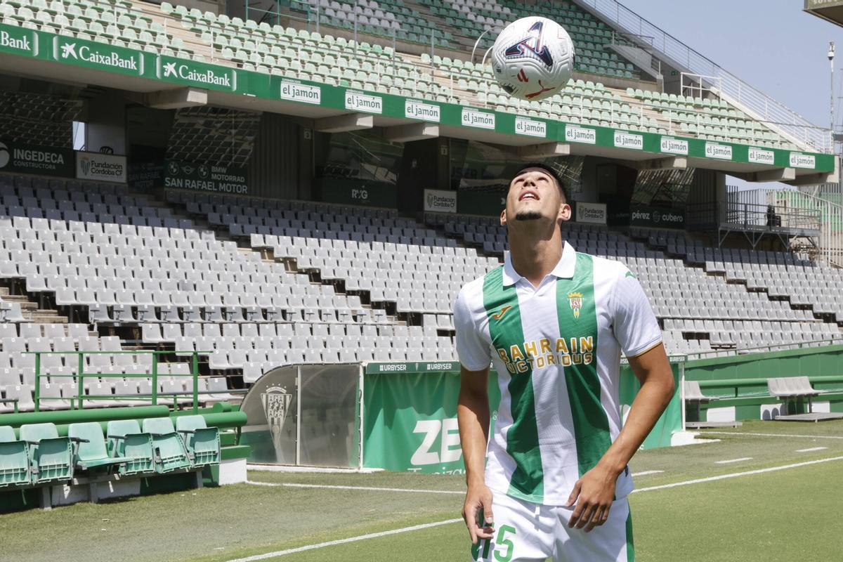 La presentación de Víctor Sánchez como jugador de la primera plantilla del Córdoba CF, en imágenes La presentación de Víctor Sánchez como jugador de la primera plantilla del Córdoba CF, en imágenes