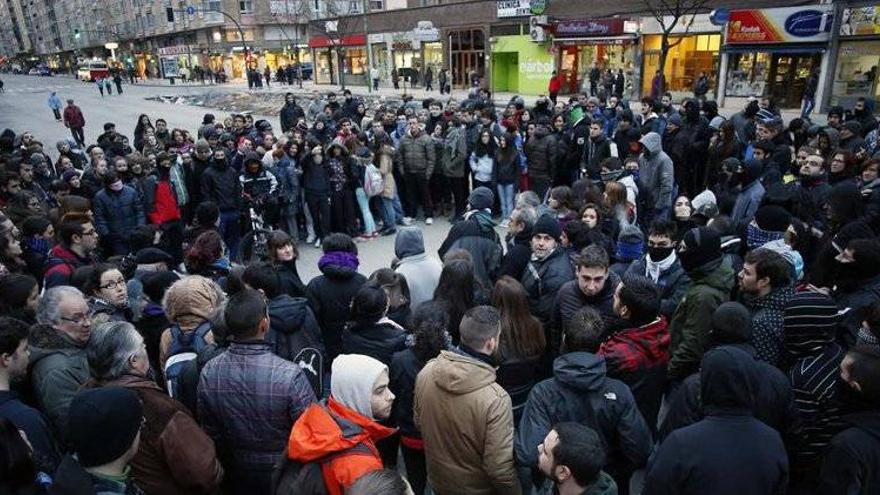 Unas 200 personas ocupan en Burgos la zona de obras de la calle Vitoria